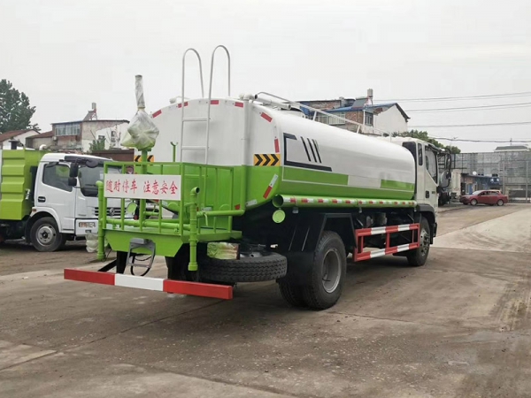 國六15方福田灑水車